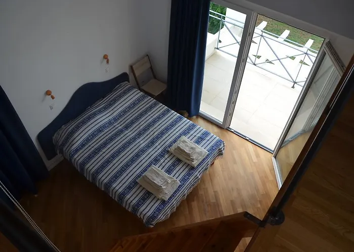 Agapi Mou Каравомилос