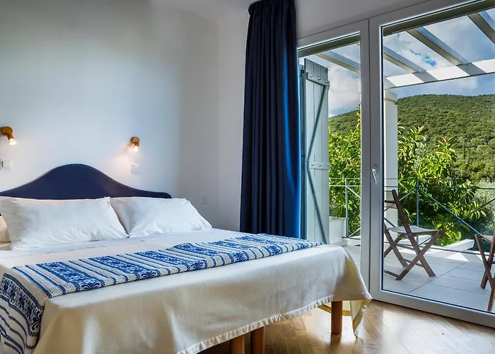 Agapi Mou Каравомилос